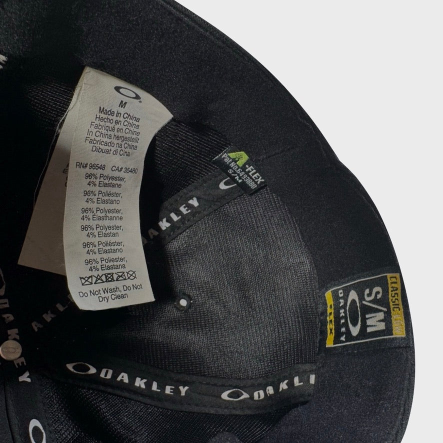 2000's vintage Oakley black coton cap with embossed metal silver logo