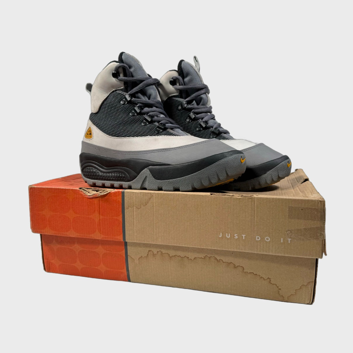 2002 vintage Nike ACG Govy Boots