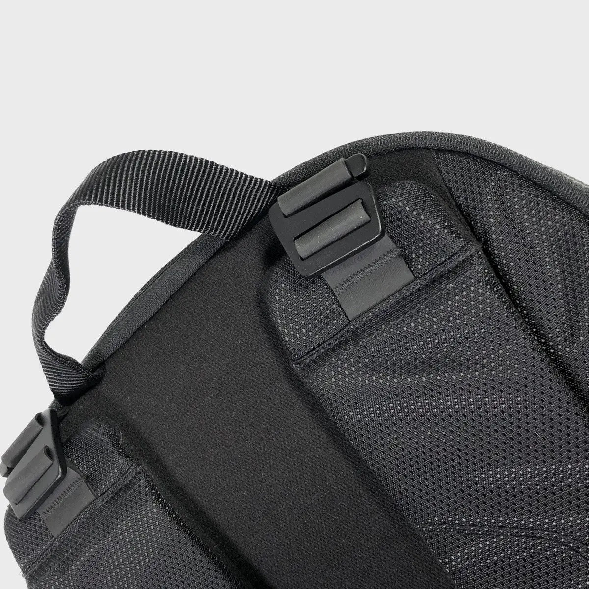 2010’s vintage Oakley Motion Tech 2.0 hardshell backpack