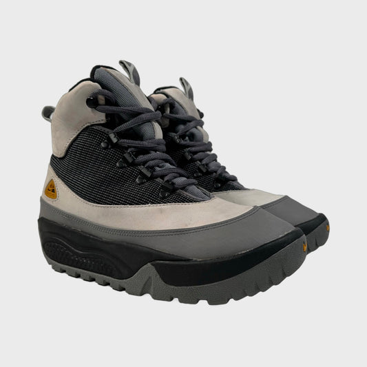 2002 vintage Nike ACG Govy Boots
