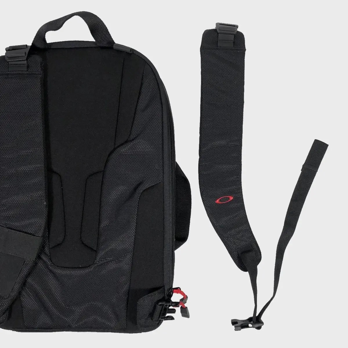 2010’s vintage Oakley Motion Tech 2.0 hardshell backpack