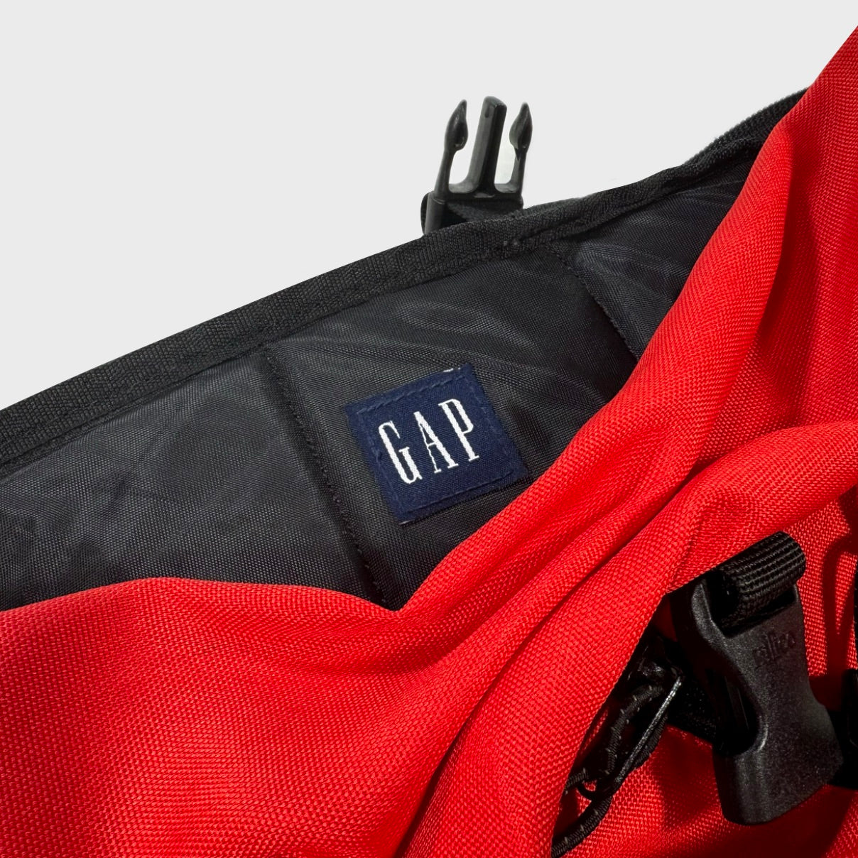 2000's vintage Gap technical red Slingbag