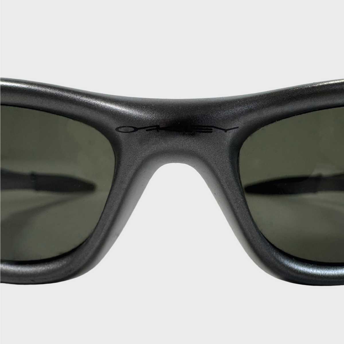 Oakley Unknown (2004) - Dark Grey – Tech Archive : Vintage Store Oakley Unknown (2004) - Dark Grey – Tech Archive : Vintage Store